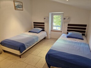 3 chambres, fer et planche à repasser, lit parapluie, Wi-Fi gratuit