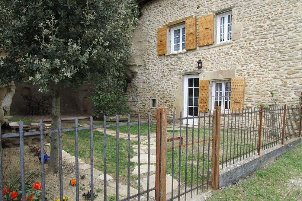 THE SMALL GITE OF THE MARNE