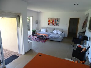 Televisión y reproductor de DVD 