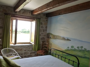 4 bedrooms, iron/ironing board, travel cot, free WiFi