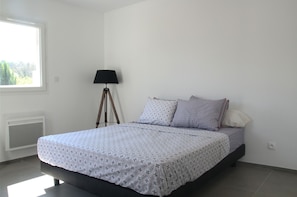 4 chambres, fer et planche à repasser, Wi-Fi, literie fournie