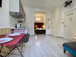 Dining - LE DECOR - Apartment Lyon, very central and well decorated (Lyon)
