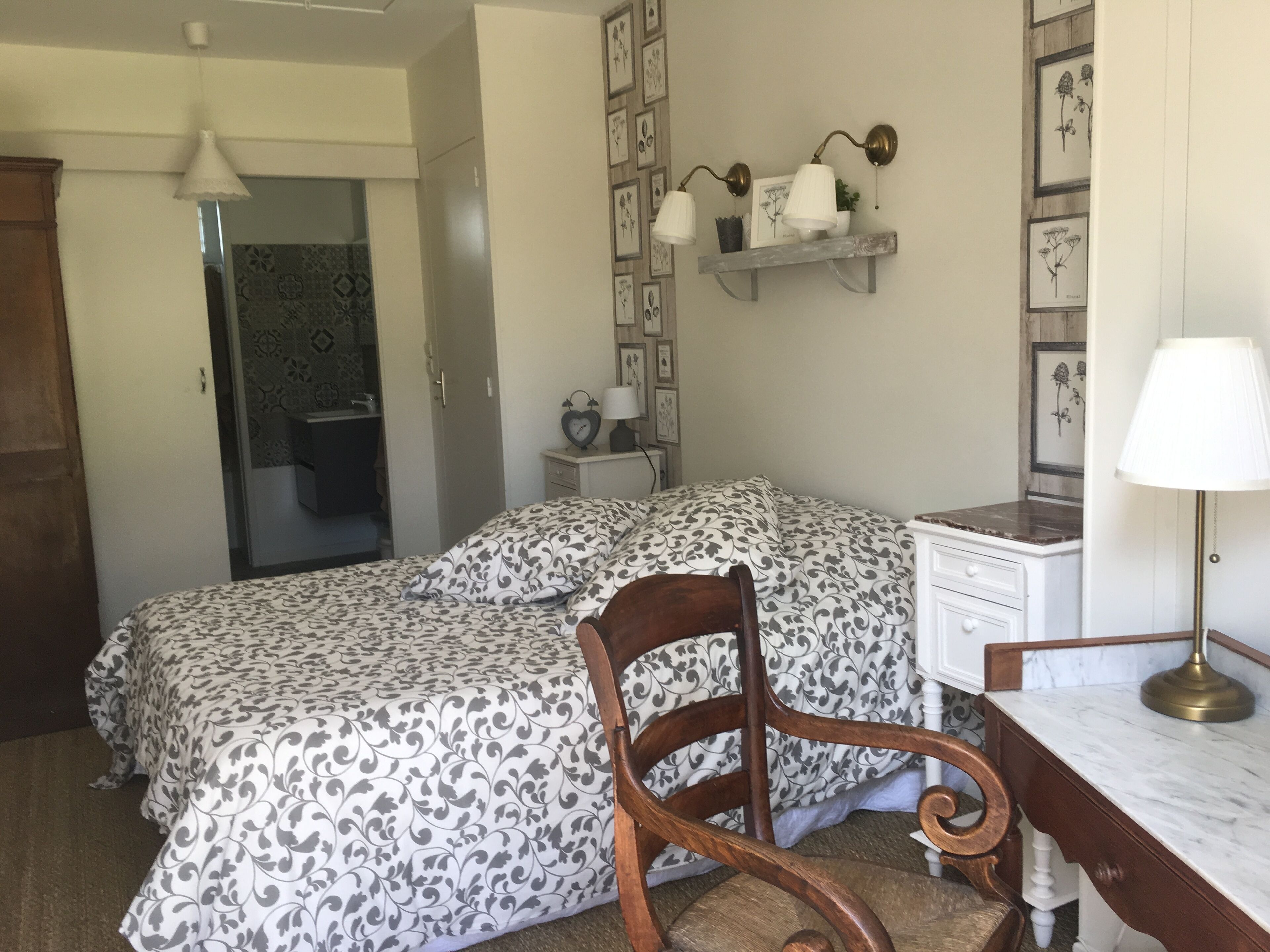 3 star cottage with petanque and table football on the edge of the forest