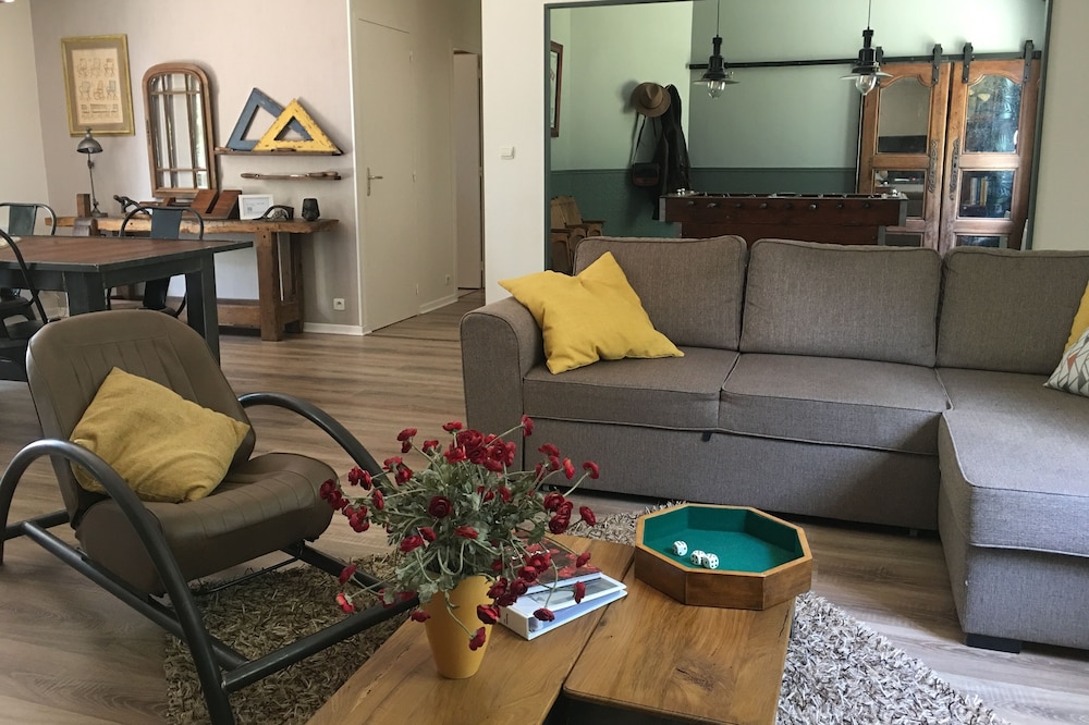 3 star cottage with petanque and table football on the edge of the forest