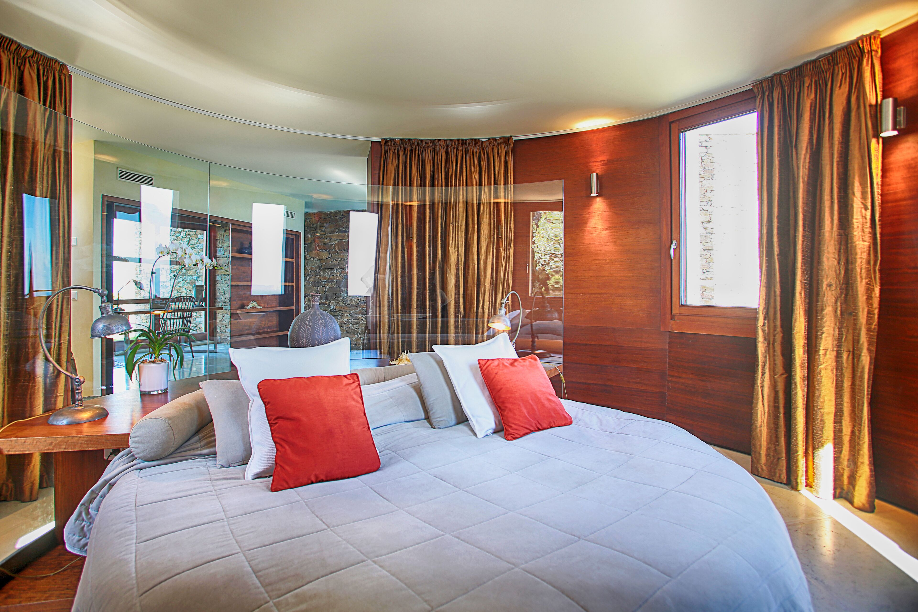 Magnificent villa in a private domain with panoramic sea views