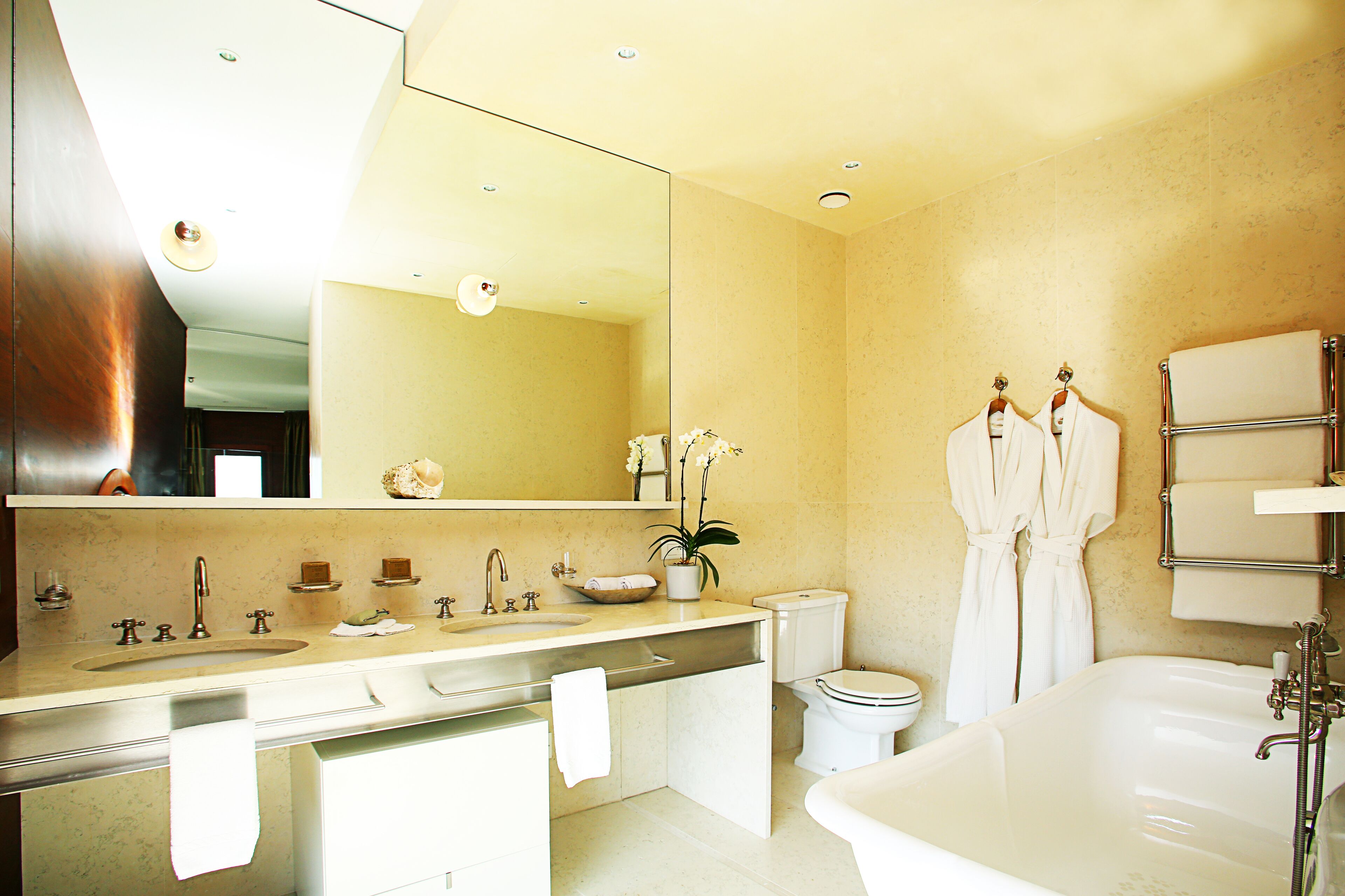 Magnificent villa in a private domain with panoramic sea views