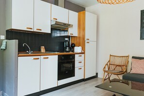 Batterie de cuisine, vaisselle et ustensiles