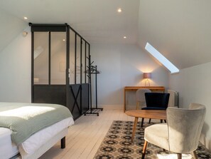 3 bedrooms, iron/ironing board, free WiFi