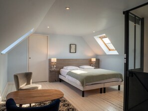 3 bedrooms, iron/ironing board, free WiFi