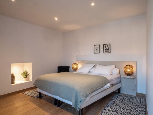 3 bedrooms, iron/ironing board, free WiFi