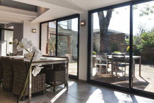 Maison-loft à 200m du centre ville avec jardin et parking gratuit