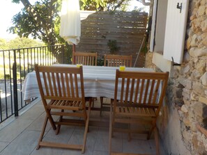 Outdoor dining - Charming house in Visan (Visan)