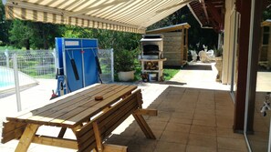 تناول الطعام بالخارج