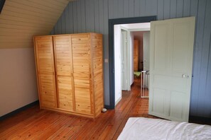 2 Schlafzimmer, Schreibtisch, Bügeleisen/Bügelbrett, kostenloses WLAN