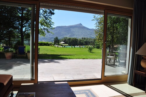Magnifique maison / 6.000 m2 Vue splendide Clim Piscine chauffée Home Cinéma
