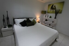 3 bedrooms, in-room safe, iron/ironing board, travel cot