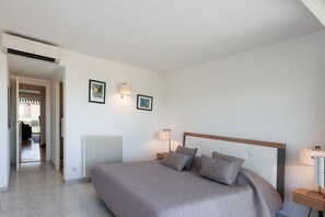 1 bedroom, in-room safe, iron/ironing board, free WiFi