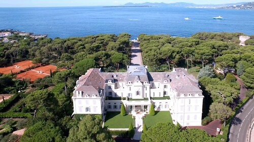 Antibes: Superb air-conditioned T2 200m from the beaches Room with Terrace, closed park