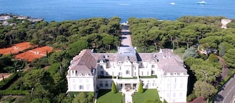 Antibes: Superb air-conditioned T2 200m from the beaches Room with Terrace, closed park