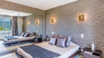 5 bedrooms, in-room safe, iron/ironing board, travel cot