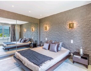 5 chambres, coffres-forts dans les chambres, fer et planche Ă repasser