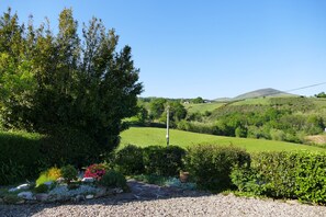 Property grounds - BaskoParadis I Eco-Gite I Basque Farmhouse I Bed180 I Terrace I View I Garden (Louhossoa)