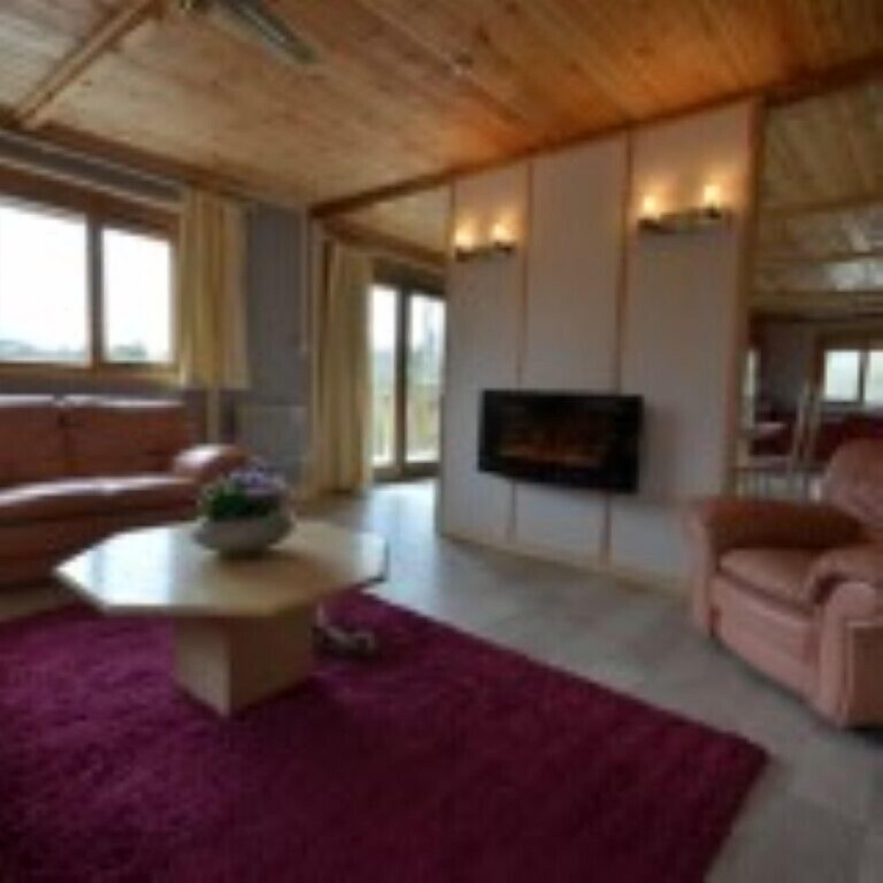 WOODLANDS COTTAGE + JACUZZI