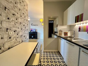 Fridge, microwave, stovetop, dishwasher - LE CHAPITRE  - Wonderful flat close PART DIEU (Lyon)