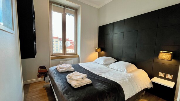 2 bedrooms, iron/ironing board, WiFi, bed sheets - LE CHAPITRE  - Wonderful flat close PART DIEU (Lyon)