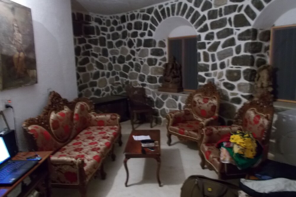 Welcome to Hilltop Home Stay