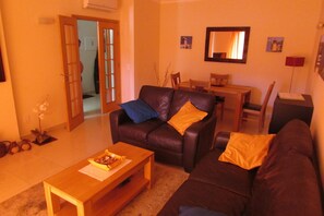 Smart TV, DVD player, stereo - Mar-e-Lagos, Pool, 2B, Pateo do Convento (Lagos)