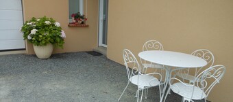 GUEST ROOM IN THE NEAR CHEMILLE-EN-ANJOU COUNTRYSIDE