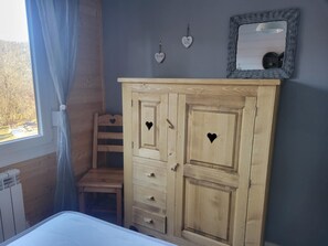 5 bedrooms, iron/ironing board, WiFi - "the family run" with games room and spa (Xonrupt-Longemer)