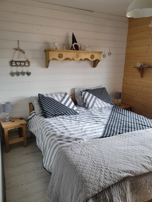 7 bedrooms, iron/ironing board, travel cot - "the family run" with games room and spa (Xonrupt-Longemer)