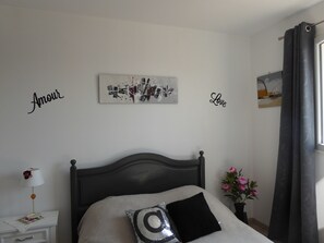 3 bedrooms, iron/ironing board, WiFi