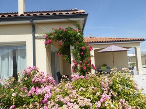 Exterior - SPACIOUS VILLA HOLIDAY AT THE SEA STANDING PROX ROYAN (Meschers-Sur-Gironde)