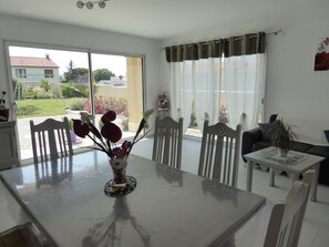 Dining - SPACIOUS VILLA HOLIDAY AT THE SEA STANDING PROX ROYAN (Meschers-Sur-Gironde)