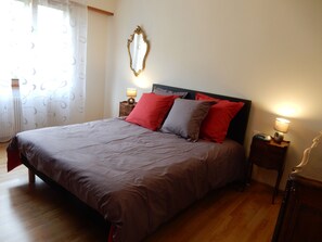 3 chambres, fer et planche à repasser, lit parapluie, Wi-Fi gratuit