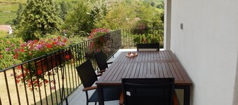 Stuga i karaktärshus med magnifik utsikt 