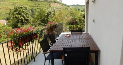 Gßte de 2 à 5 personnes avec parking privé, espace extérieur. Animaux acceptés