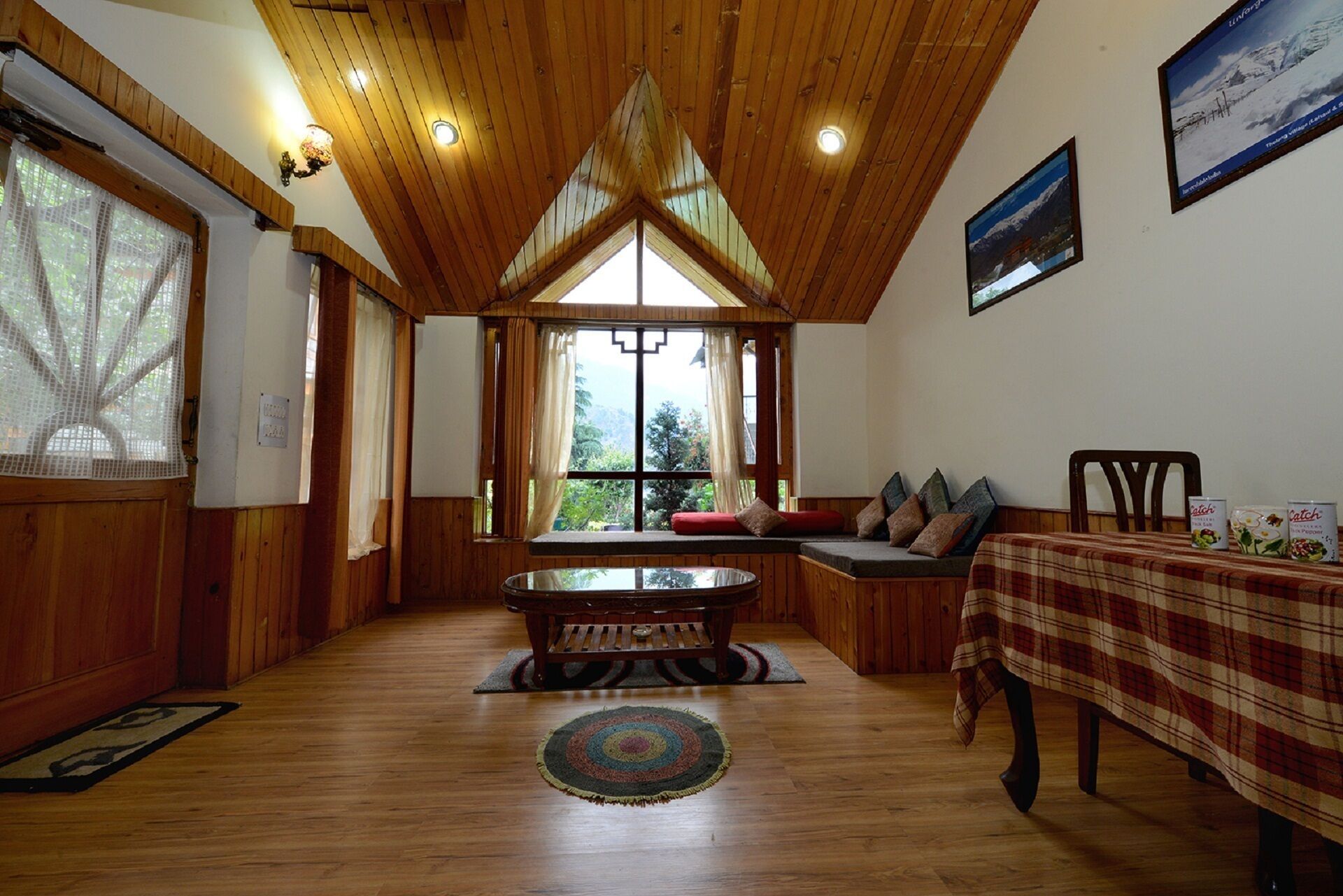 Shoran in Treetops Cottage - Detached bungalow