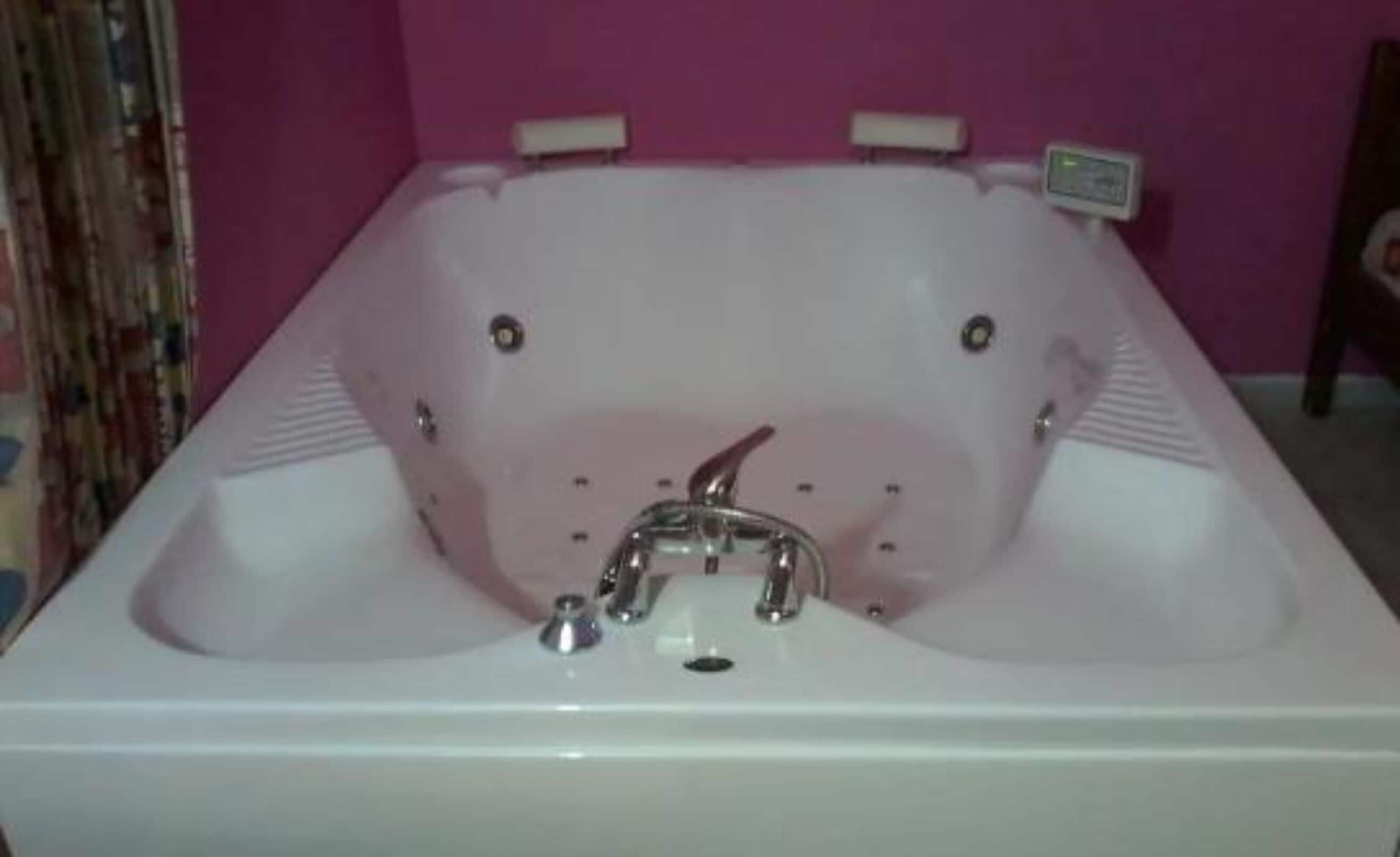 BIG FLOOR IN MAROUSI WITH JACUZZI