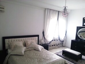 3 Schlafzimmer, Zimmersafe, Bügeleisen/Bügelbrett, WLAN
