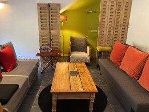 TV, fireplace, DVD player, ping pong - Ideal for families, friends: silence, a gîte, ......   (Bouillon)