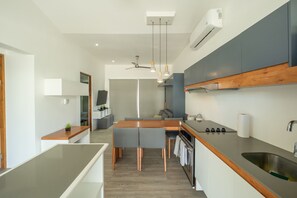 Refrigerador, microondas, horno, lavavajillas