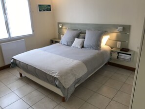 3 bedrooms, iron/ironing board, travel crib, bed sheets - BEAUTIFUL FAMILY HOME IN THE HEART OF THE BASSIN D'ARCACHON (Lanton)