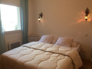 3 chambres, fer et planche à repasser, lit parapluie, Wi-Fi gratuit