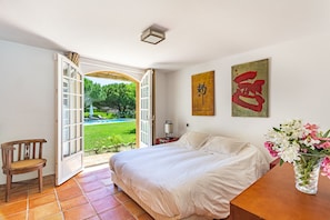 6 bedrooms, in-room safe, iron/ironing board, free WiFi - Luxurious villa with a large swimming pool villa (Gassin)