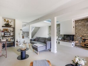 TV, fireplace - Le Loft de Rovorée - Exceptional (YVOIRE)
