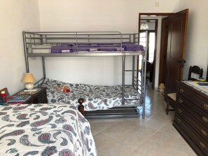 3 habitaciones, tabla de planchar con plancha y wifi gratis 